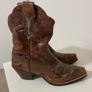 Ariat women’s cowgirl boots